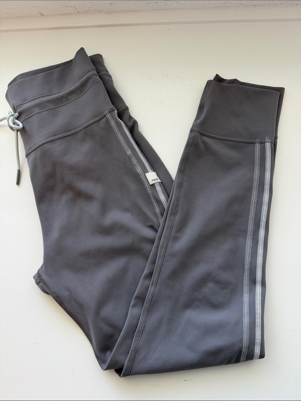 Vuori Gray Daily Leggings with Side Stripes - Size Medium - Picture 7 of 8